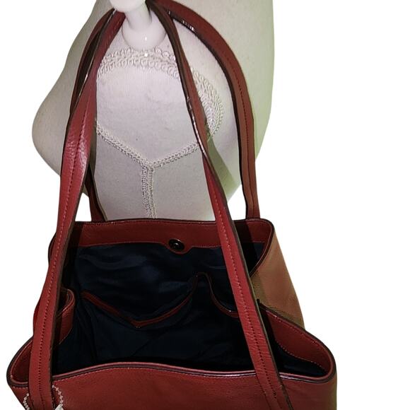 COLE HAAN EUC LRG RED LEATHER TOTE BAG. .. - Picture 4 of 9